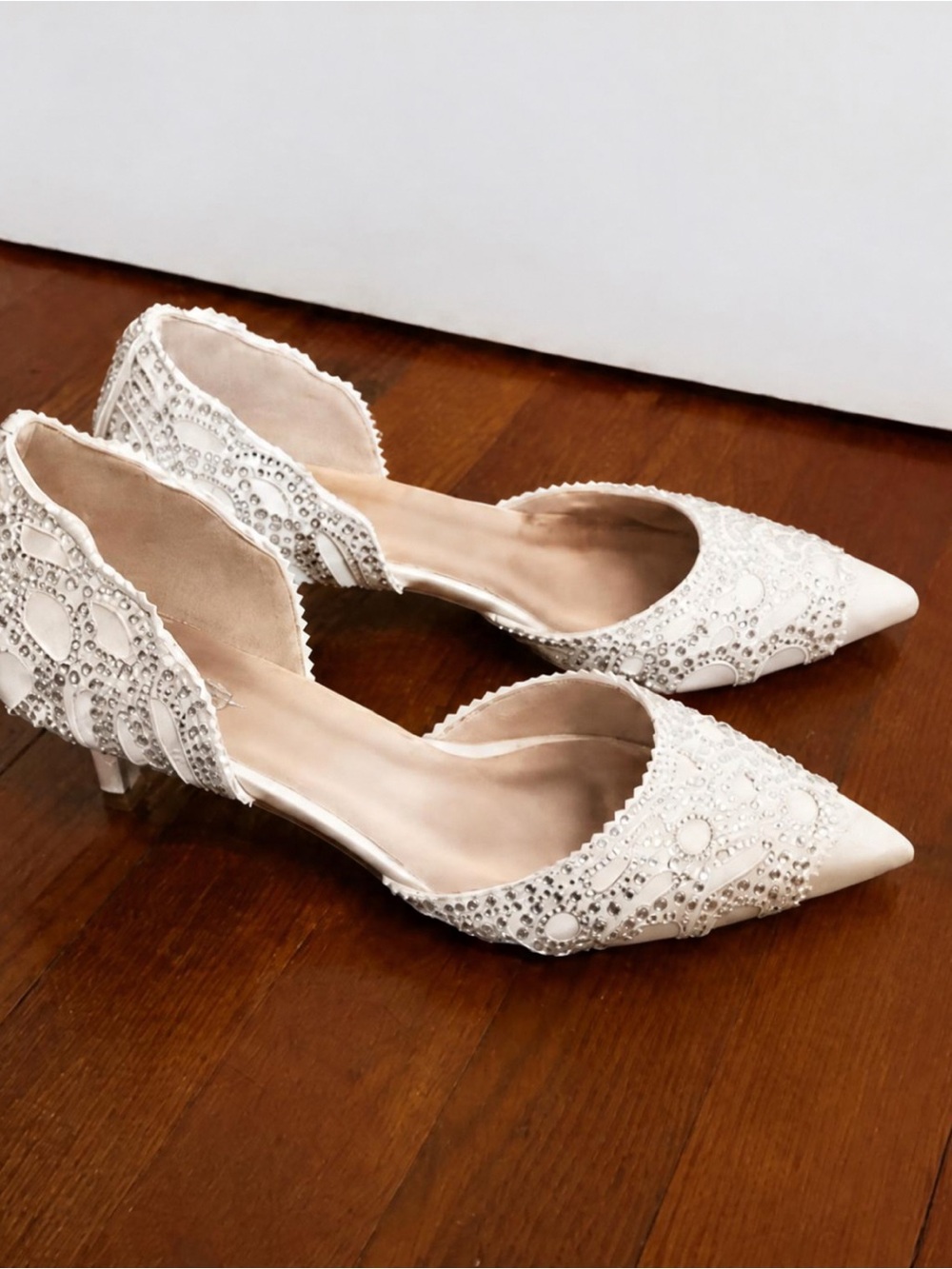 NWT NIB Ivory Wedding Jeweled Kitten Heels 7